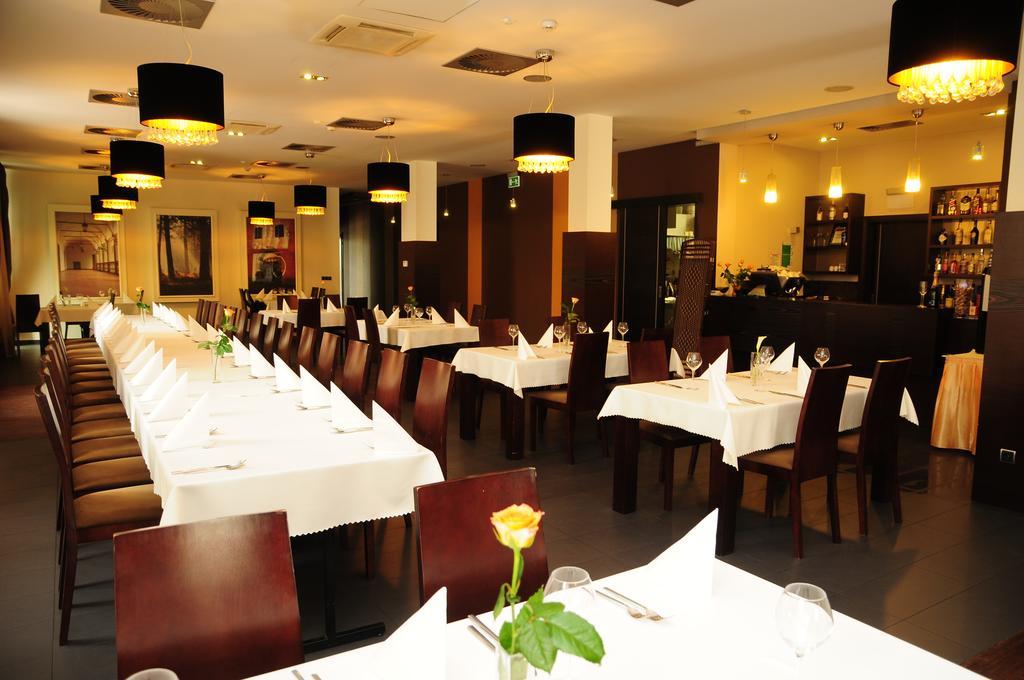 Hotel Niepolomice Ngoại thất bức ảnh