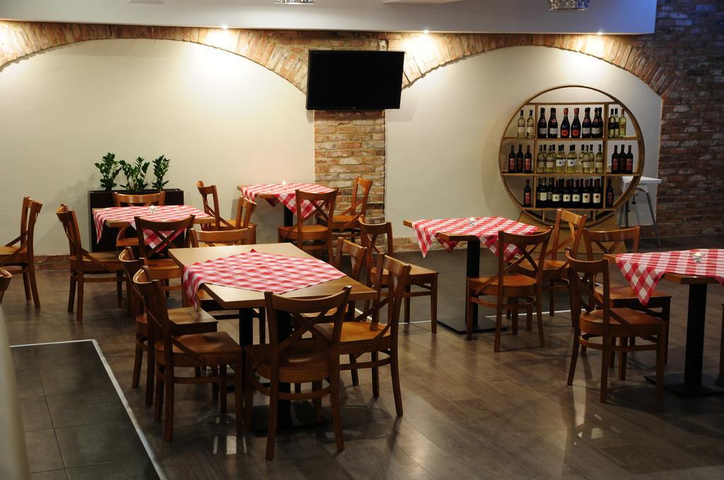 Hotel Niepolomice Ngoại thất bức ảnh