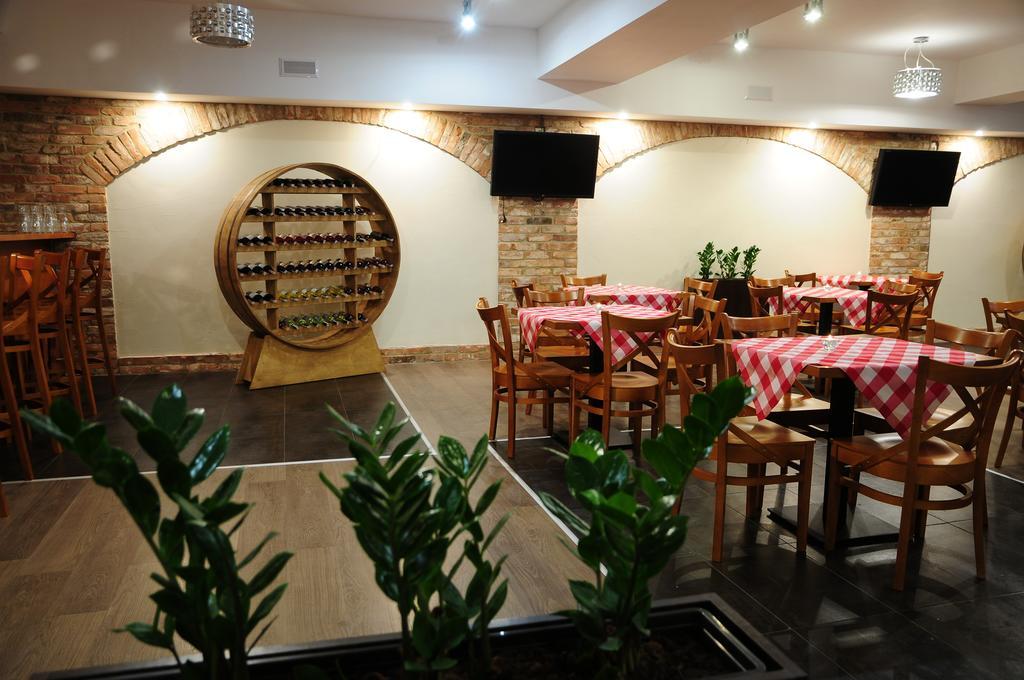 Hotel Niepolomice Ngoại thất bức ảnh