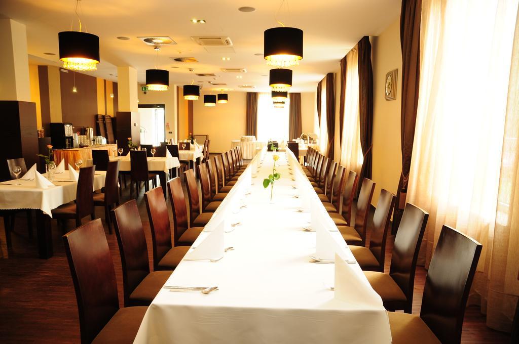 Hotel Niepolomice Ngoại thất bức ảnh