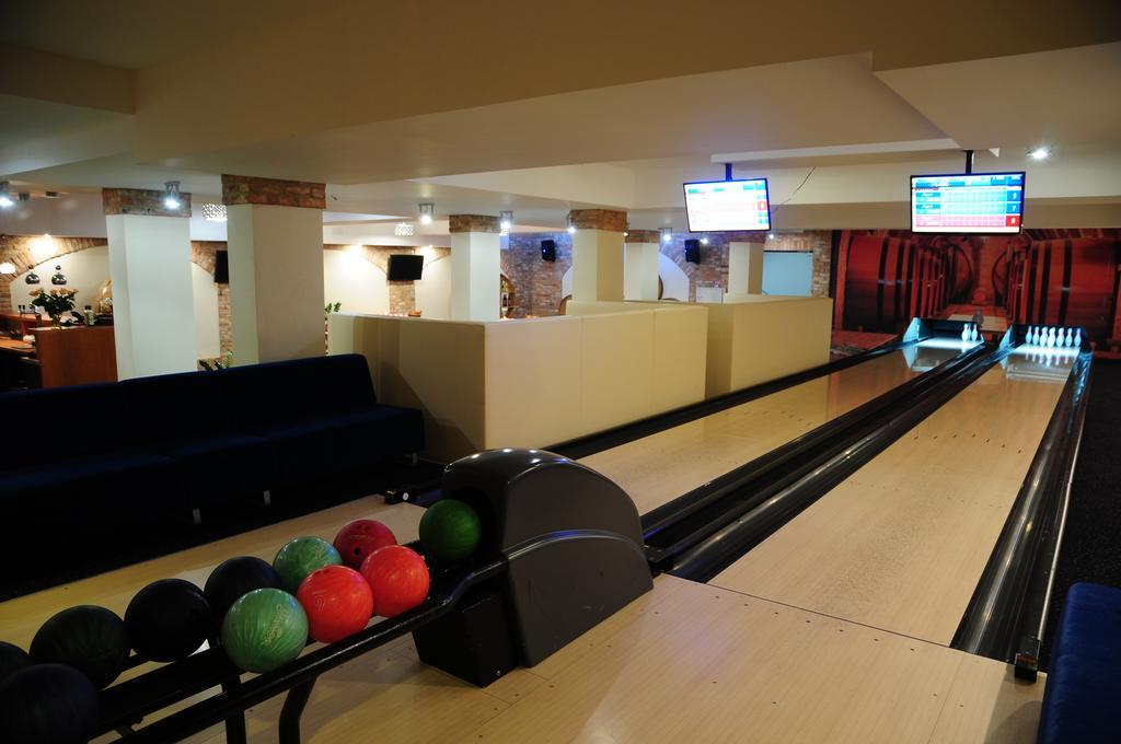 Hotel Niepolomice Ngoại thất bức ảnh