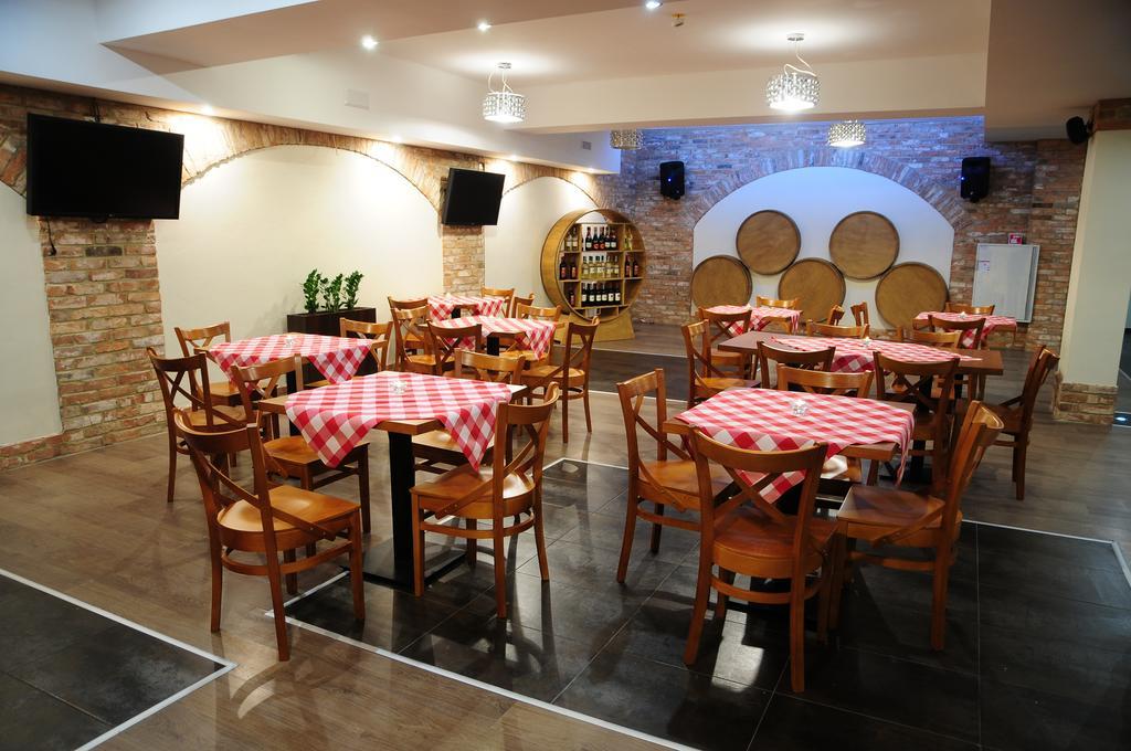 Hotel Niepolomice Ngoại thất bức ảnh