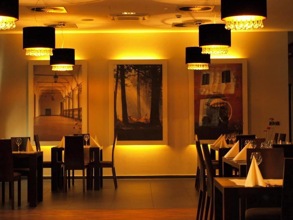 Hotel Niepolomice Ngoại thất bức ảnh