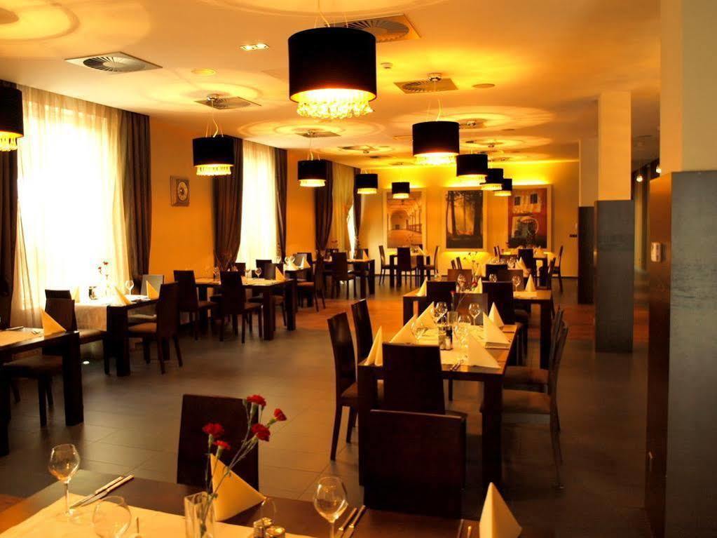 Hotel Niepolomice Ngoại thất bức ảnh